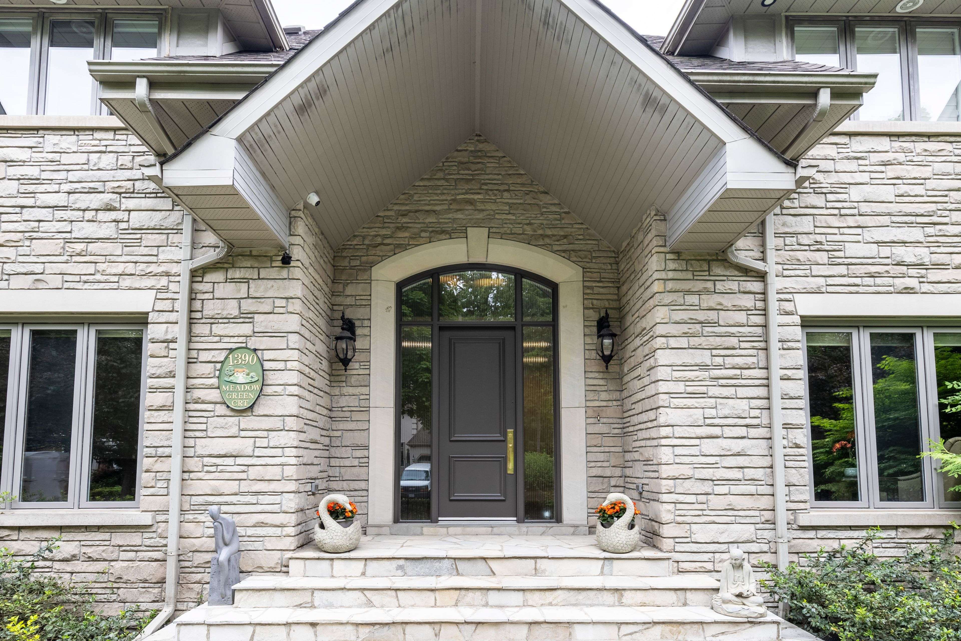 Mississauga, ON L5H 4J3,1390 Meadow Green CT