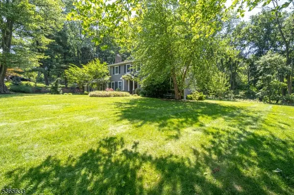 Holmdel Twp., NJ 07733,5 Wedgewood Ln