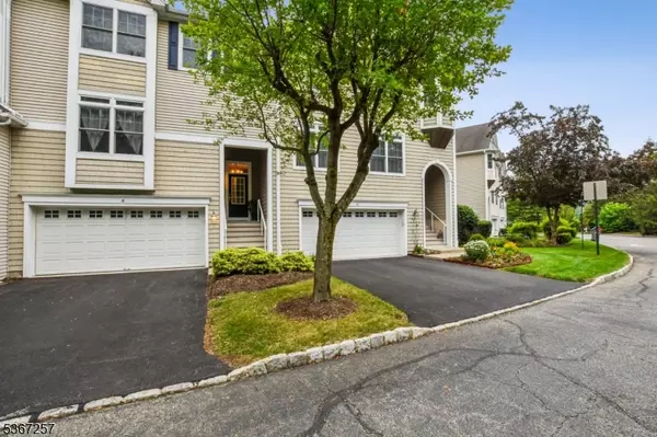 41 Catamaran Ct #41, Mount Arlington Boro, NJ 07856