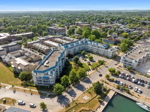 Cobourg, ON K9A 5W9,125 Third ST #407