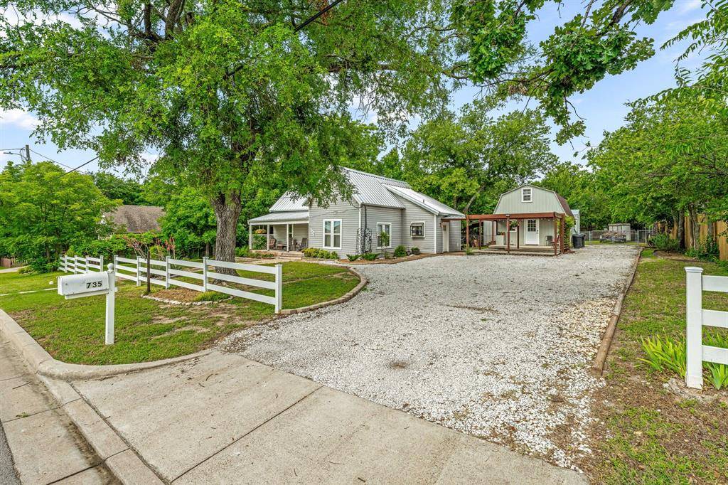 Granbury, TX 76048,735 N Crockett Street