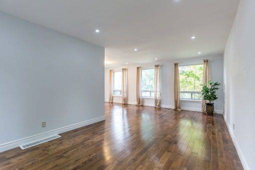 49 Hobart DR, Toronto C15, ON M2J 3J8