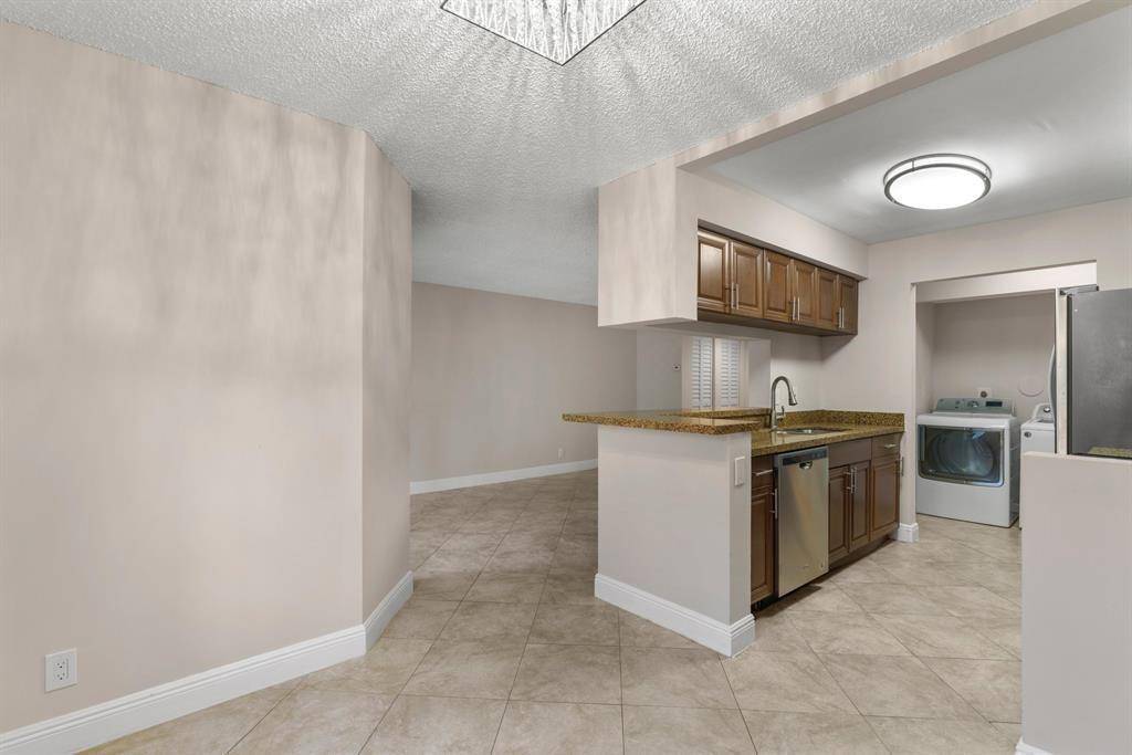 Coral Springs, FL 33076,9755 Westview Dr #1211