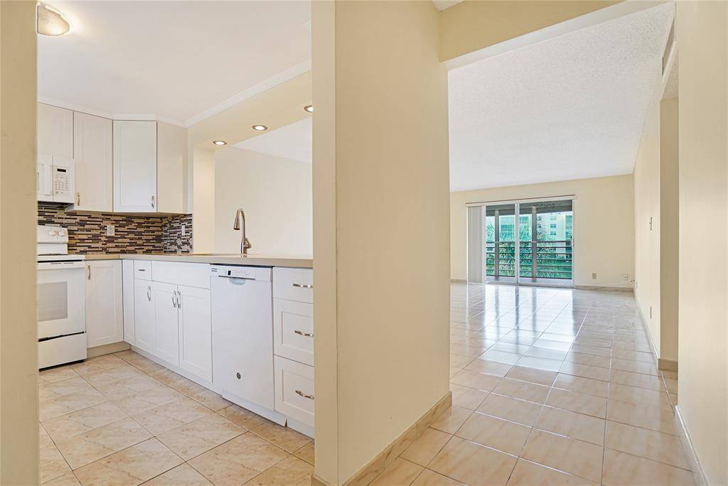 Dania Beach, FL 33004,111 SE 3 AVE #306
