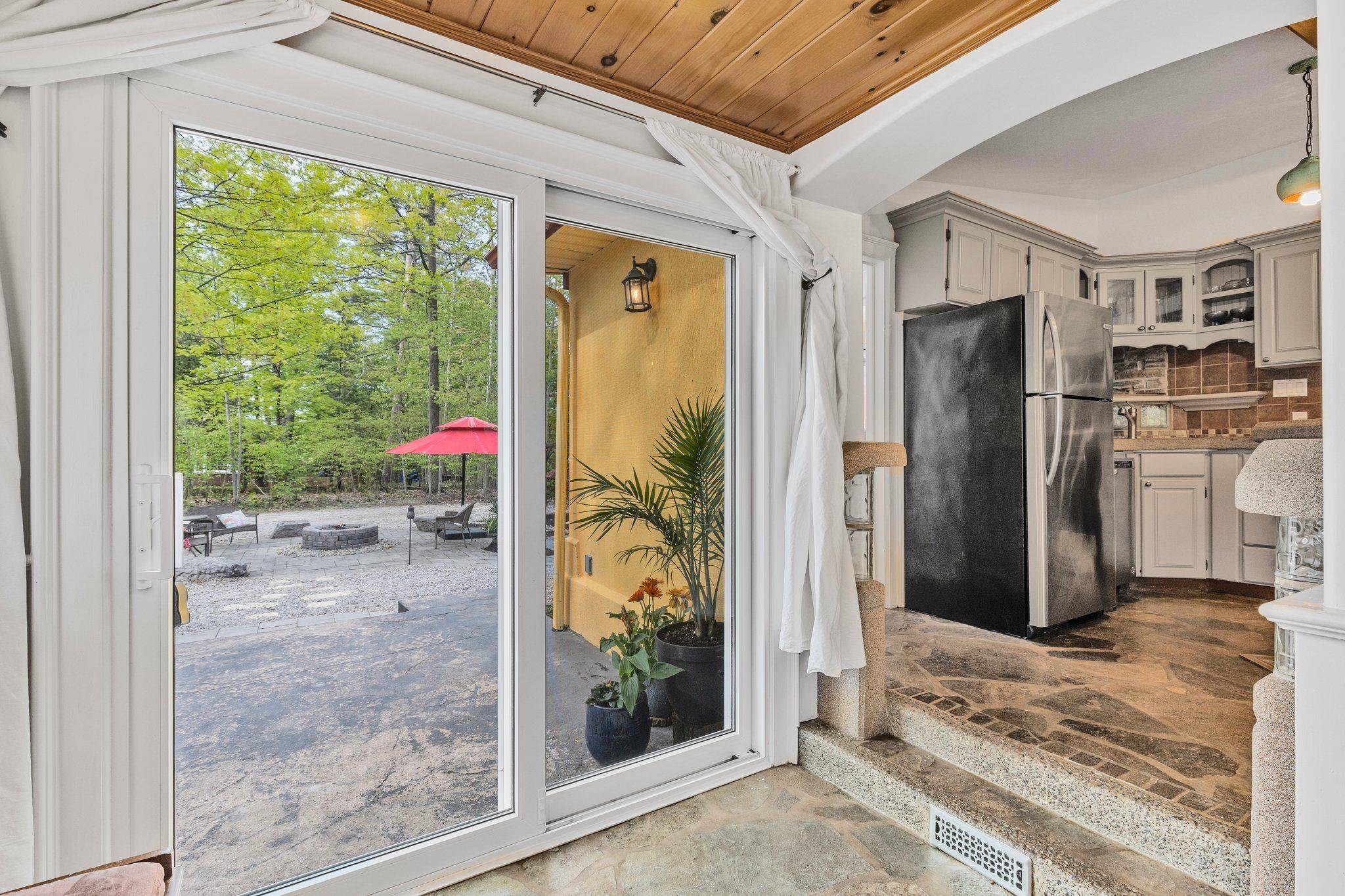 Wasaga Beach, ON L9Z 2X7,23 Pops LN