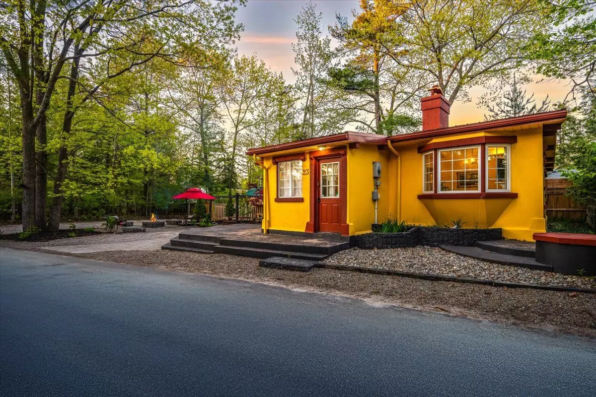 Wasaga Beach, ON L9Z 2X7,23 Pops LN