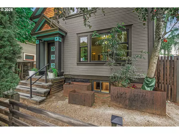Portland, OR 97214,3083 SE STARK ST