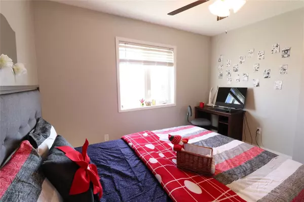 Whitby, ON L1R 2Y3,14 Mccartney AVE