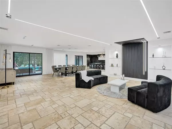 Hollywood, FL 33021,5220 N 31st