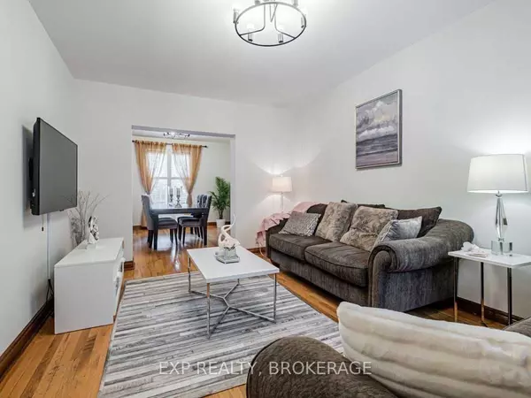 Toronto W02, ON M6P 2N9,62 Aziel ST