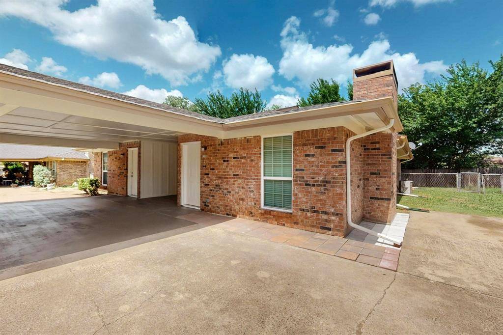 Arlington, TX 76014,2707 Petersburg Drive