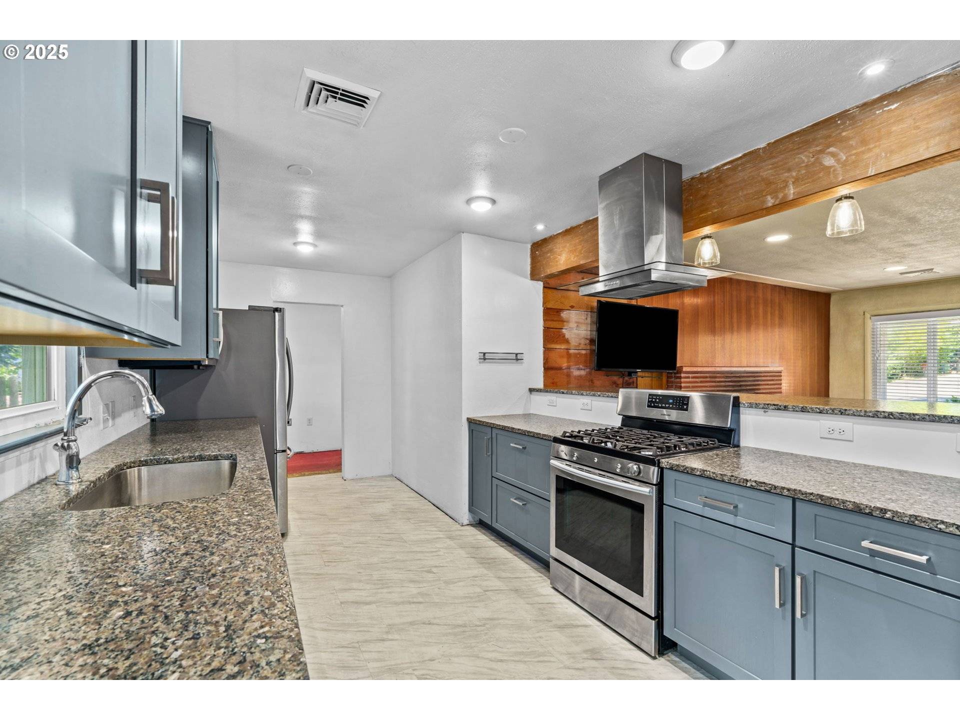Roseburg, OR 97471,1595 NW BEAUMONT AVE