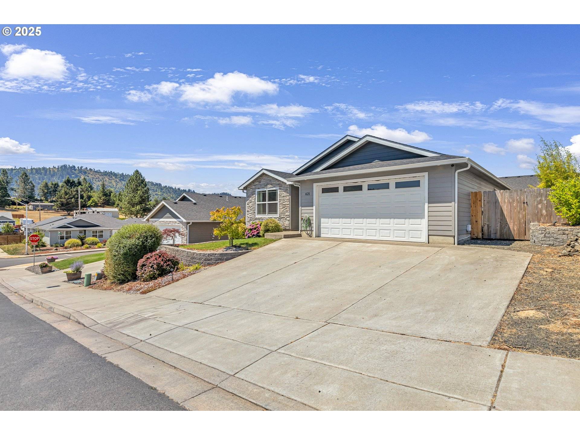 621 SE ROSE RIDGE DR, Winston, OR 97496