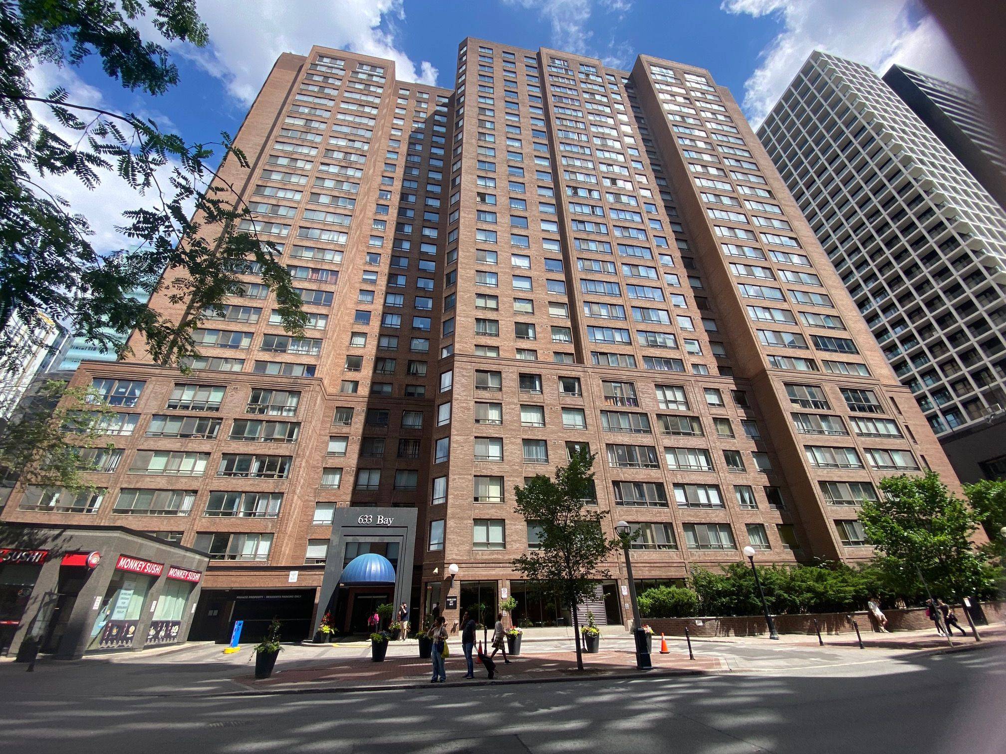 633 Bay ST #1113, Toronto C01, ON M5G 2G4