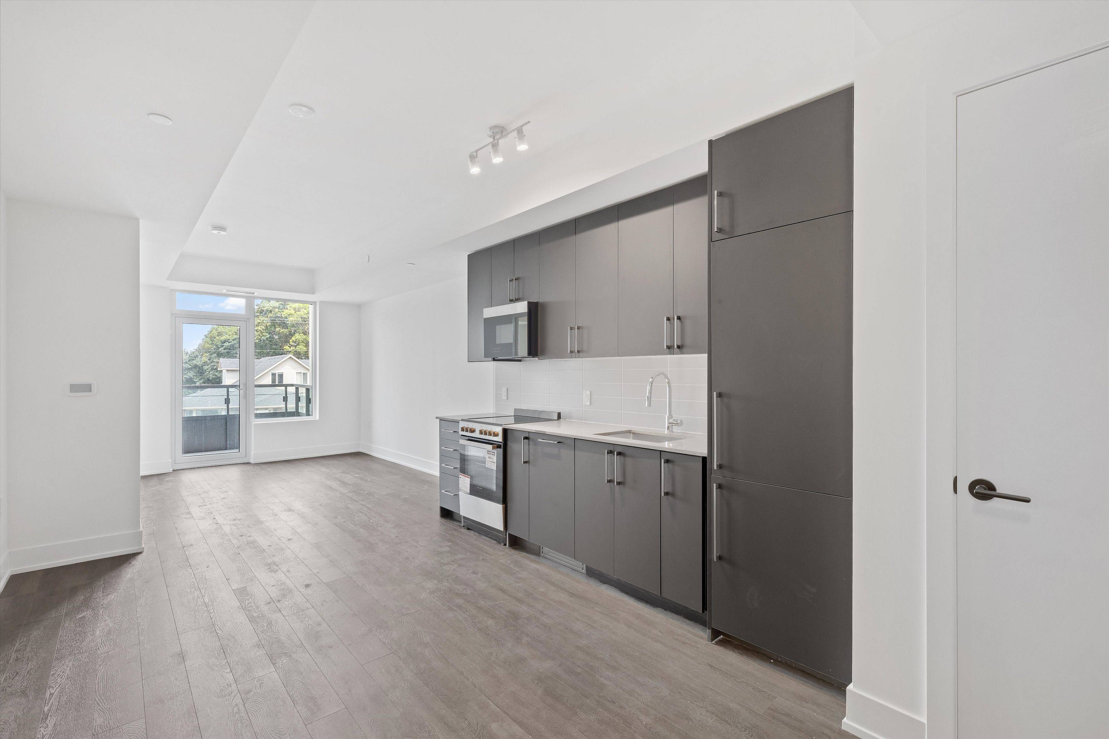 King, ON L7B 0R6,2075 King RD #237