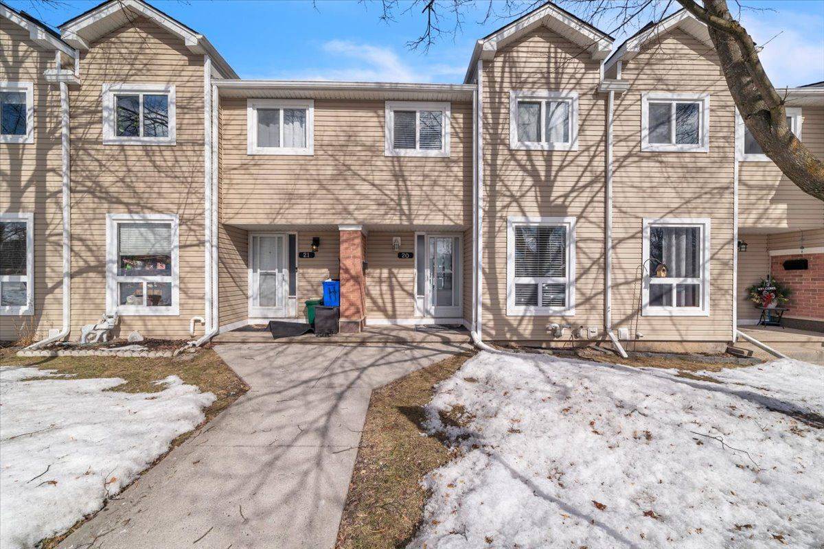 Kitchener, ON N2E 3G6,160 Rittenhouse RD S #20
