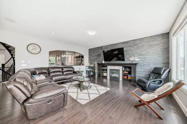 Calgary, AB T3J 0B5,26 saddlelake VW NE