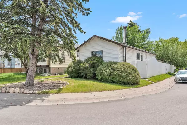 Calgary, AB T1Y4N9,218 Pinemeadow RD NE