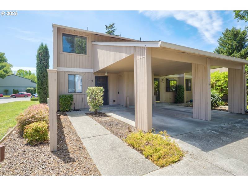 1034 SE CAMELOT DR, Grants Pass, OR 97526