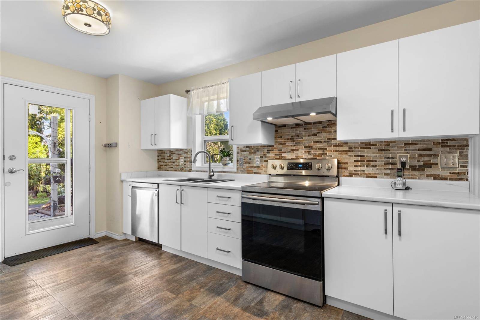 Saanich, BC V8P 2N5,3947 Cedar Hill Cross Rd #1