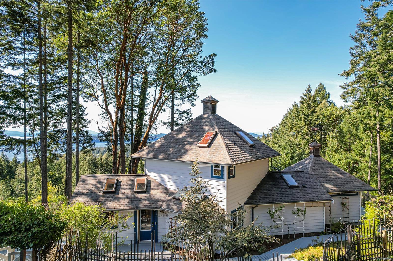 273 Suneagle Dr, Salt Spring, BC V8K 1E5