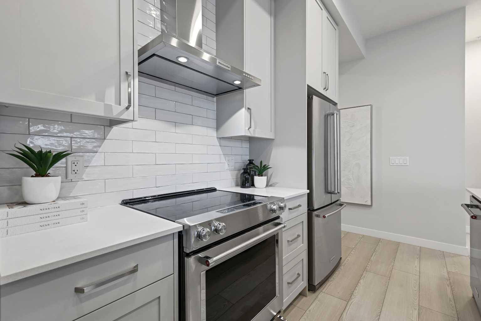 Calgary, AB T2C 5V3,255 Les Jardins PARK Southeast #126
