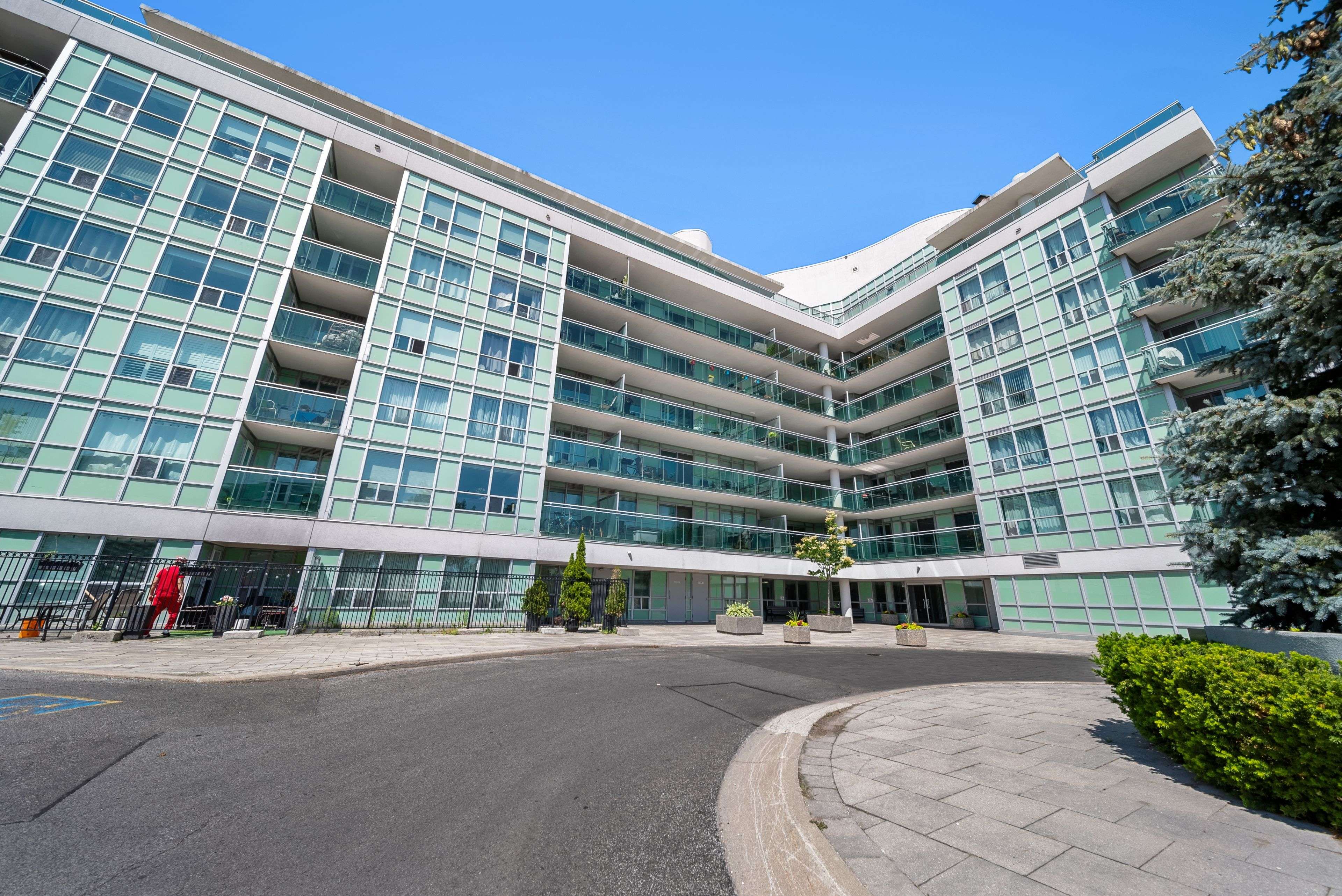 Toronto E04, ON M1L 1Z8,60 Fairfax CRES #233