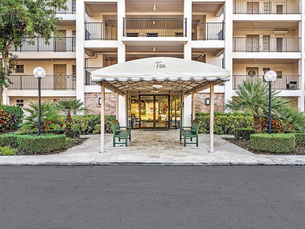 3150 N Palm Aire Dr #503, Pompano Beach, FL 33069