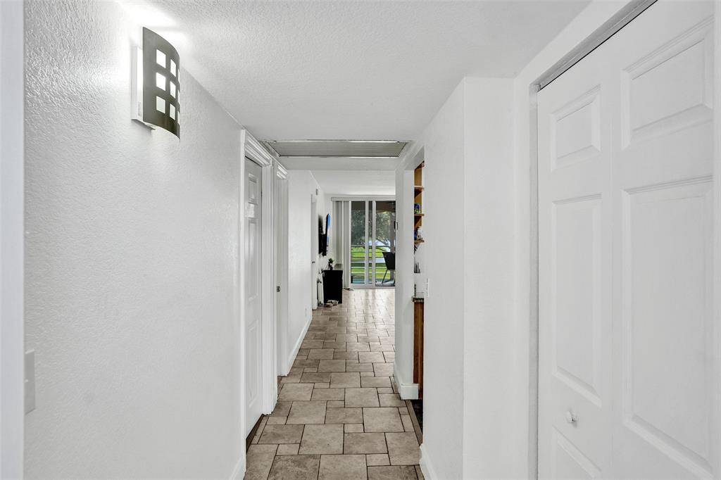 Davie, FL 33324,9480 Poinciana Pl #207