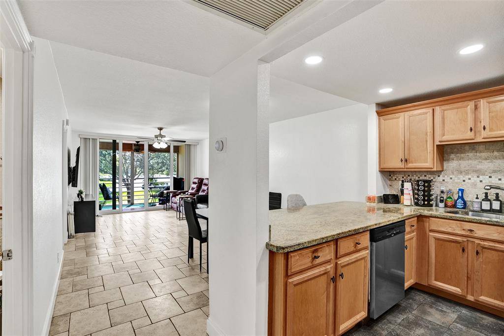 Davie, FL 33324,9480 Poinciana Pl #207