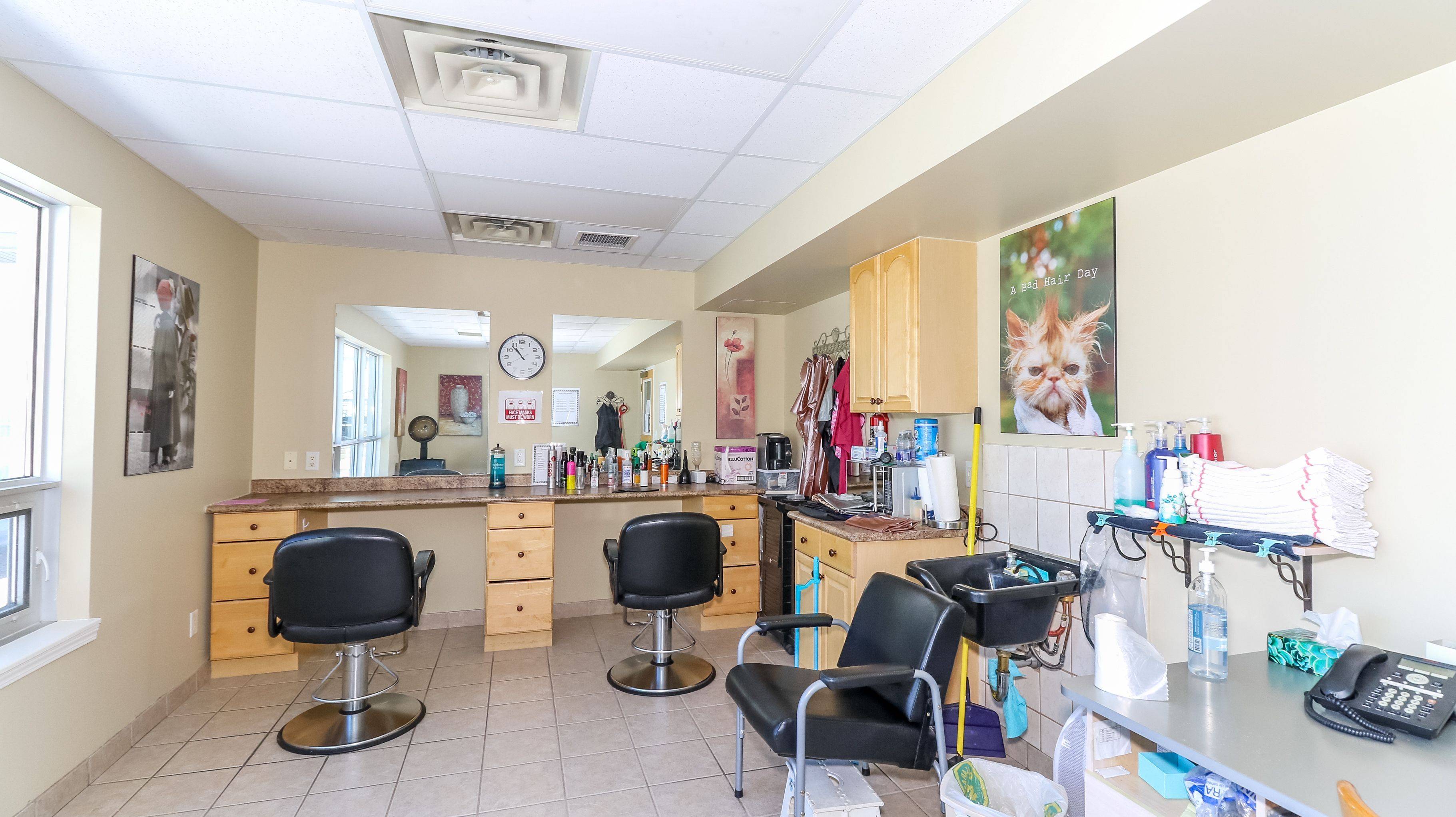 Barrie, ON L4N 0M3,90 Dean AVE #201