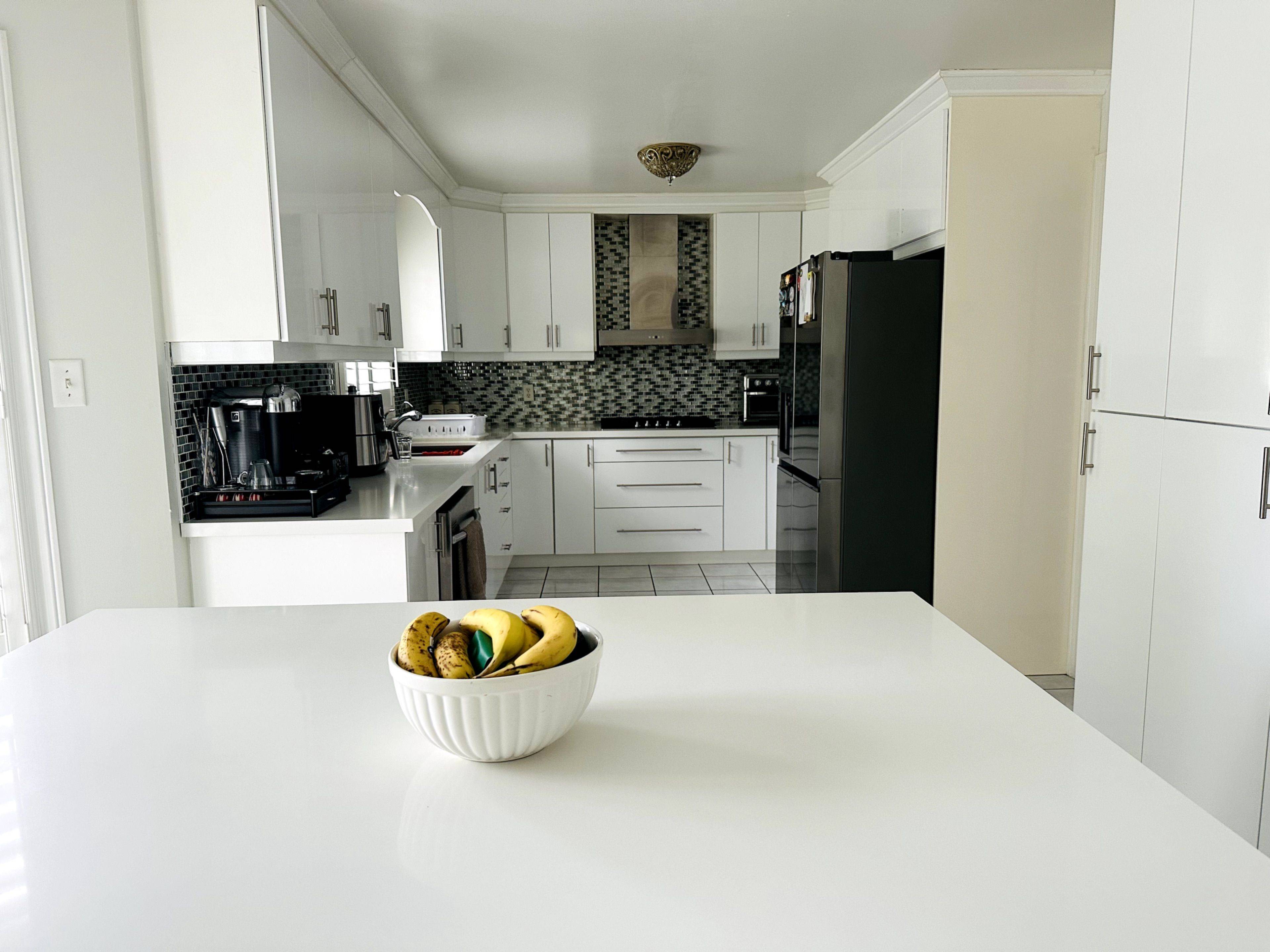 Barrie, ON L4N 0H8,16 Eaglestone LN