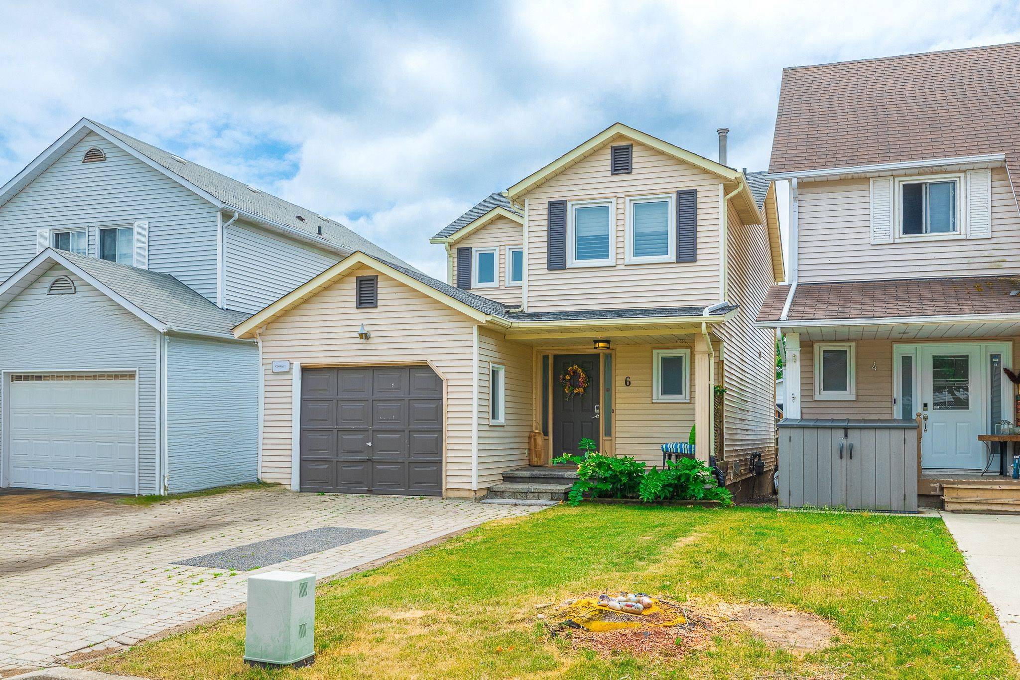 Thorold, ON L2V 4X2,6 Rannie CT