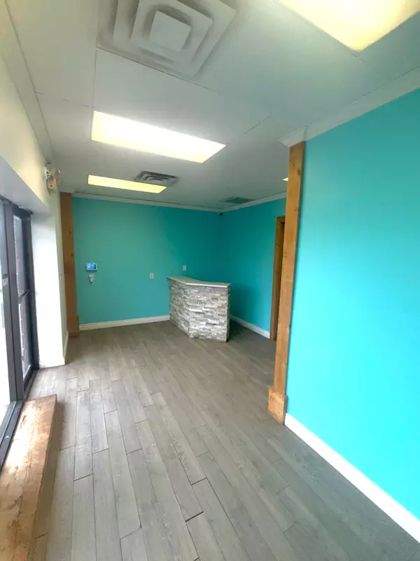 Kingston, ON K7M 3Y5,745 Gardiners RD #21B