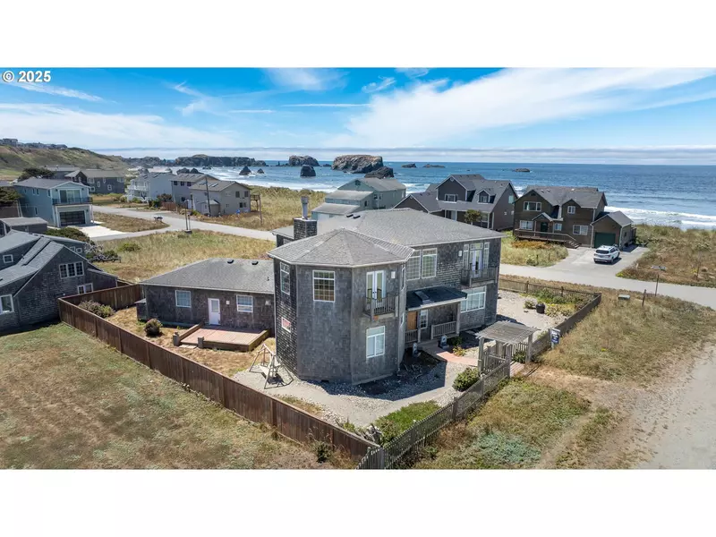 323 SW MADISON AVE, Bandon, OR 97411