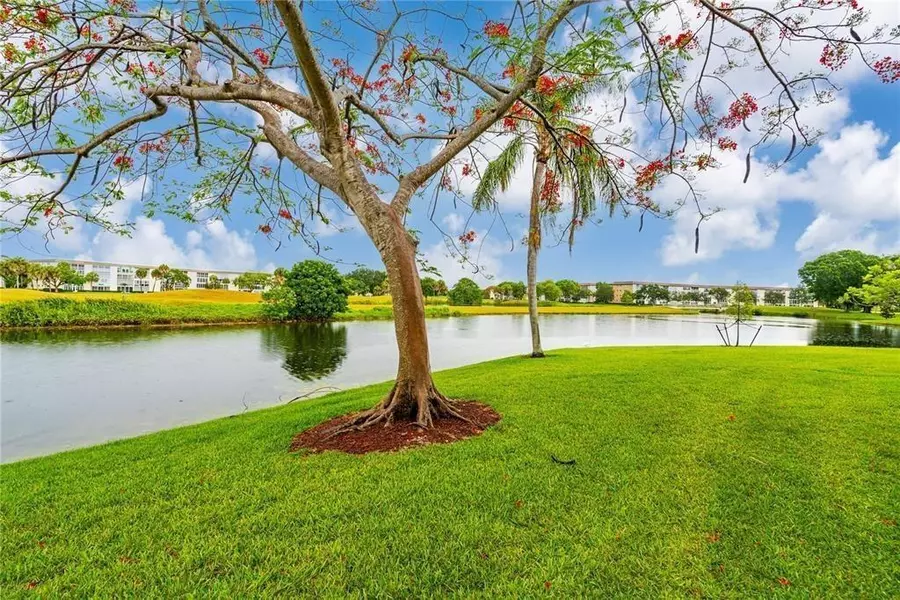 2905 Victoria Place #E4, Coconut Creek, FL 33066