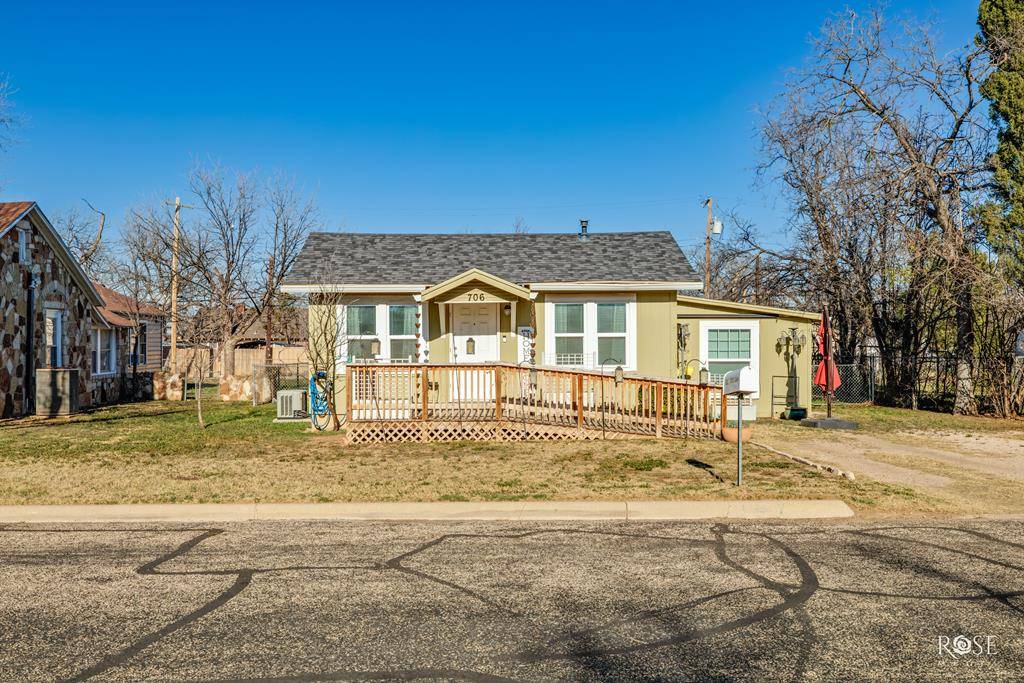 706 N Madison St, San Angelo, TX 76901