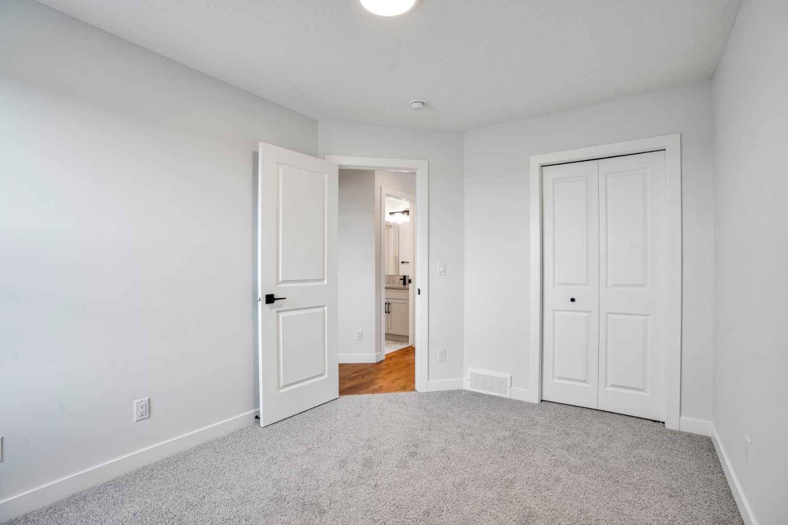 Chestermere, AB t1x 1a4,3483 chestermere BLVD