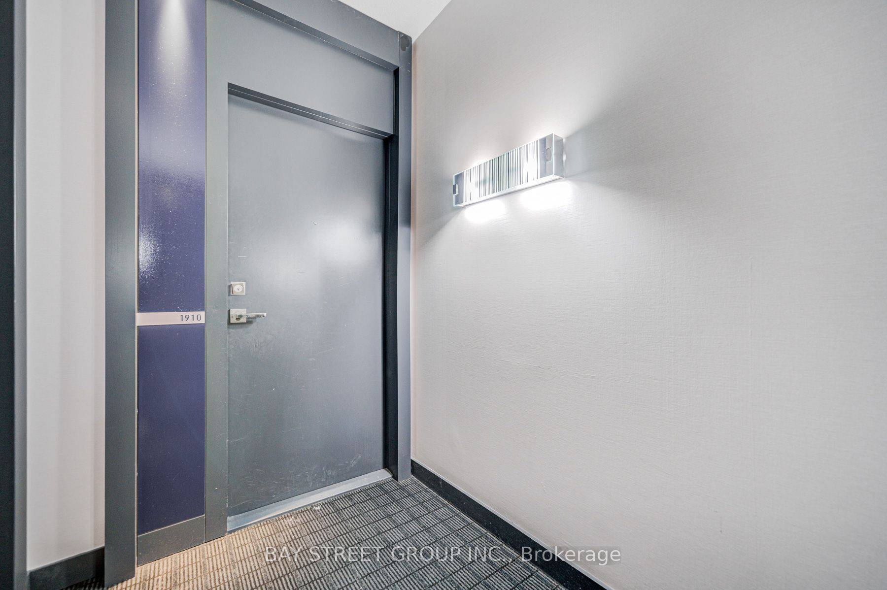 Toronto C01, ON M5S 1Z6,832 Bay ST #1910