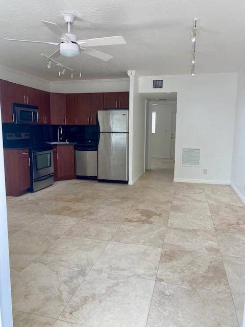 Fort Lauderdale, FL 33308,1872 NE 46th St #D6
