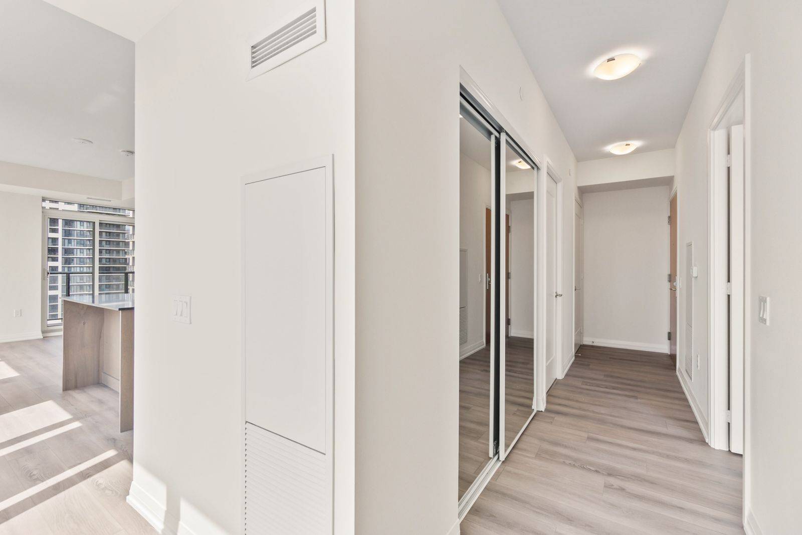 Vaughan, ON L4K 2M9,8960 Jane ST #1815