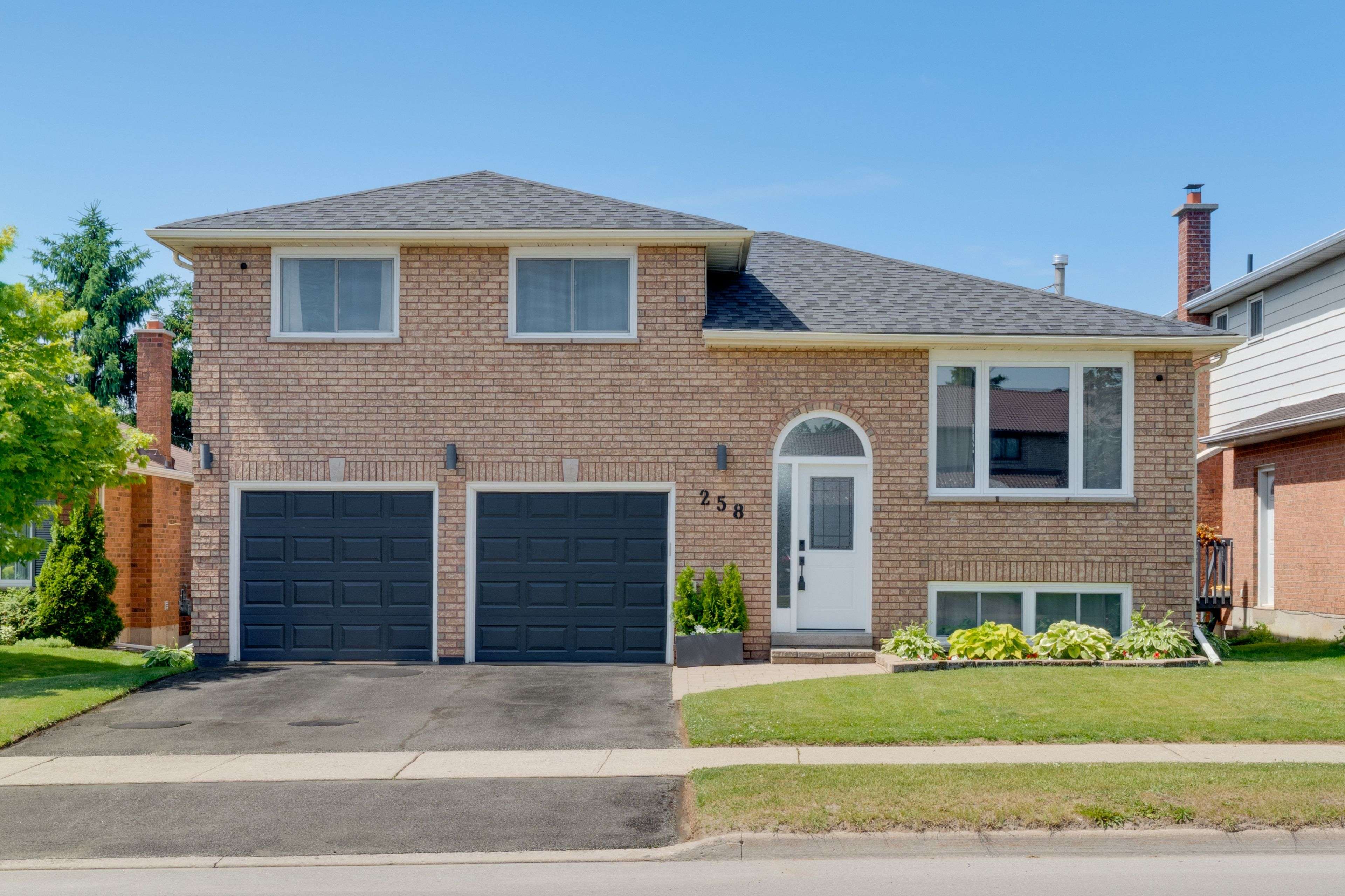 Orillia, ON L3V 7S5,258 COLLEGIATE DR