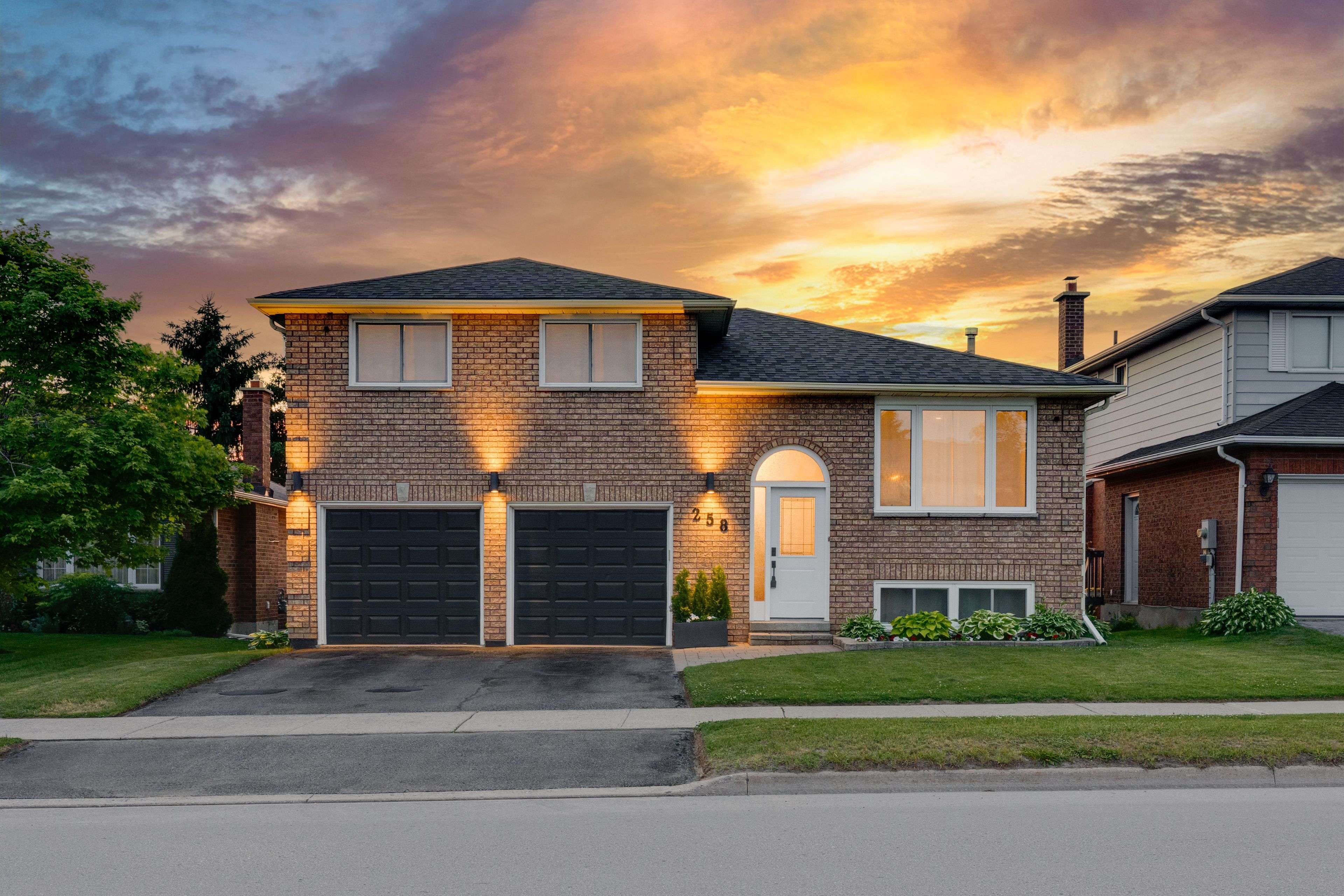 258 COLLEGIATE DR, Orillia, ON L3V 7S5