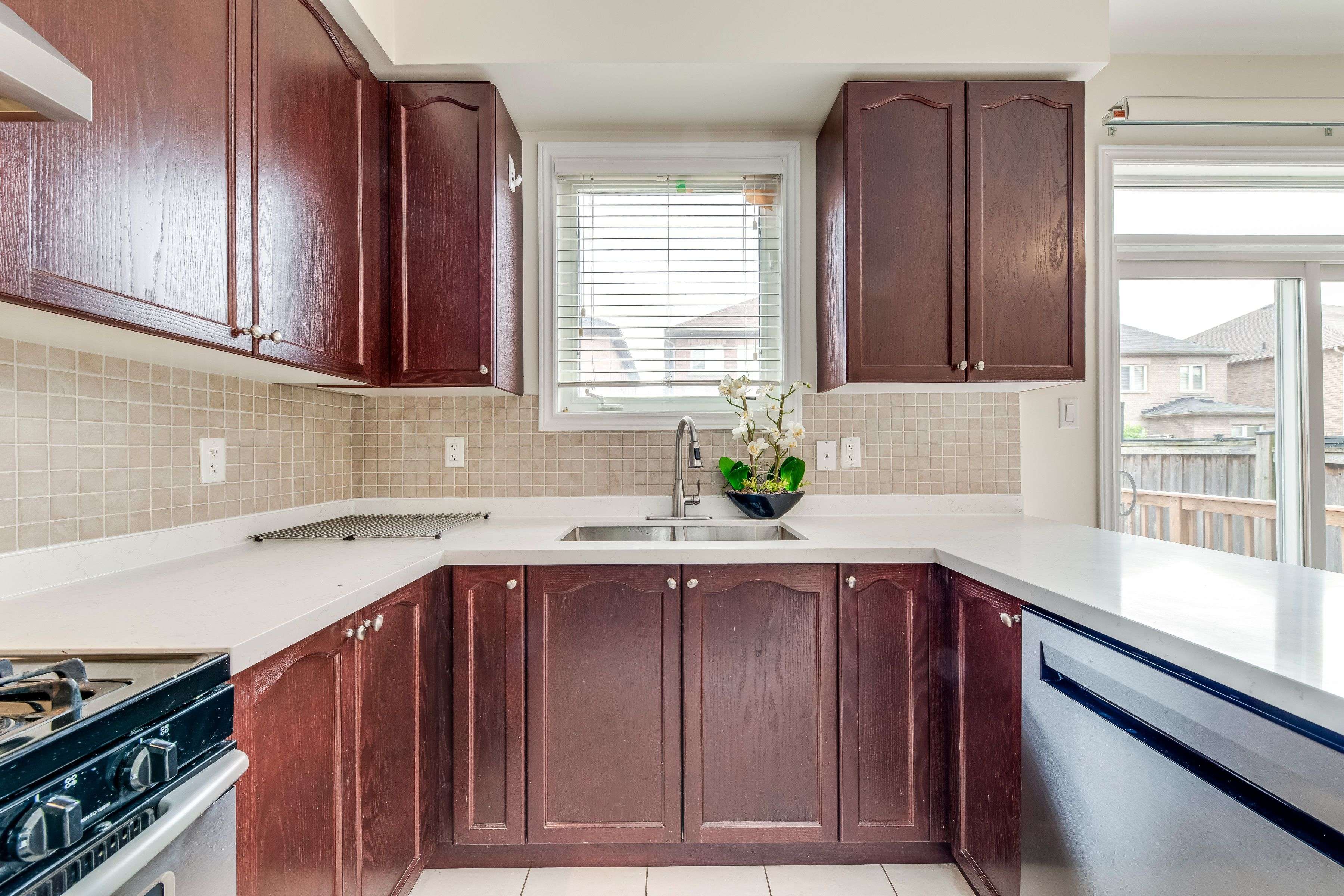 Mississauga, ON L5R 4K3,4563 Centretown WAY
