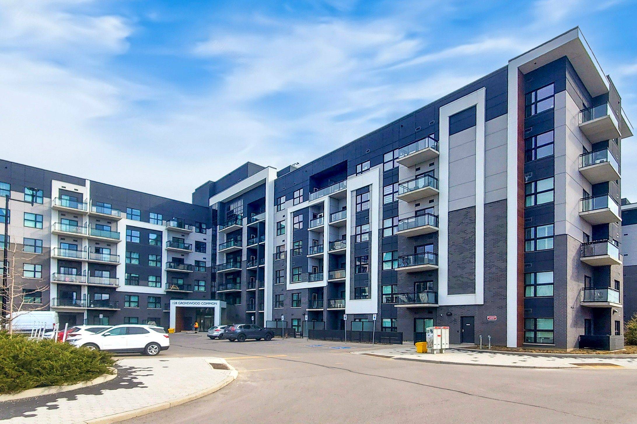Oakville, ON L6H 0X3,128 Grovewood Common #320