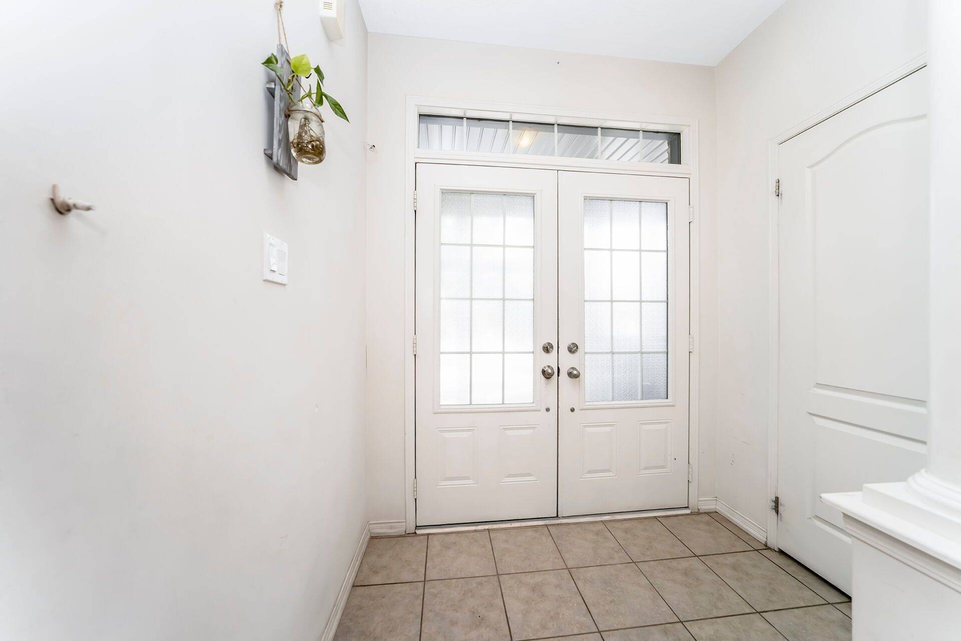 Brampton, ON L6R 3R5,43 Sussexvale DR