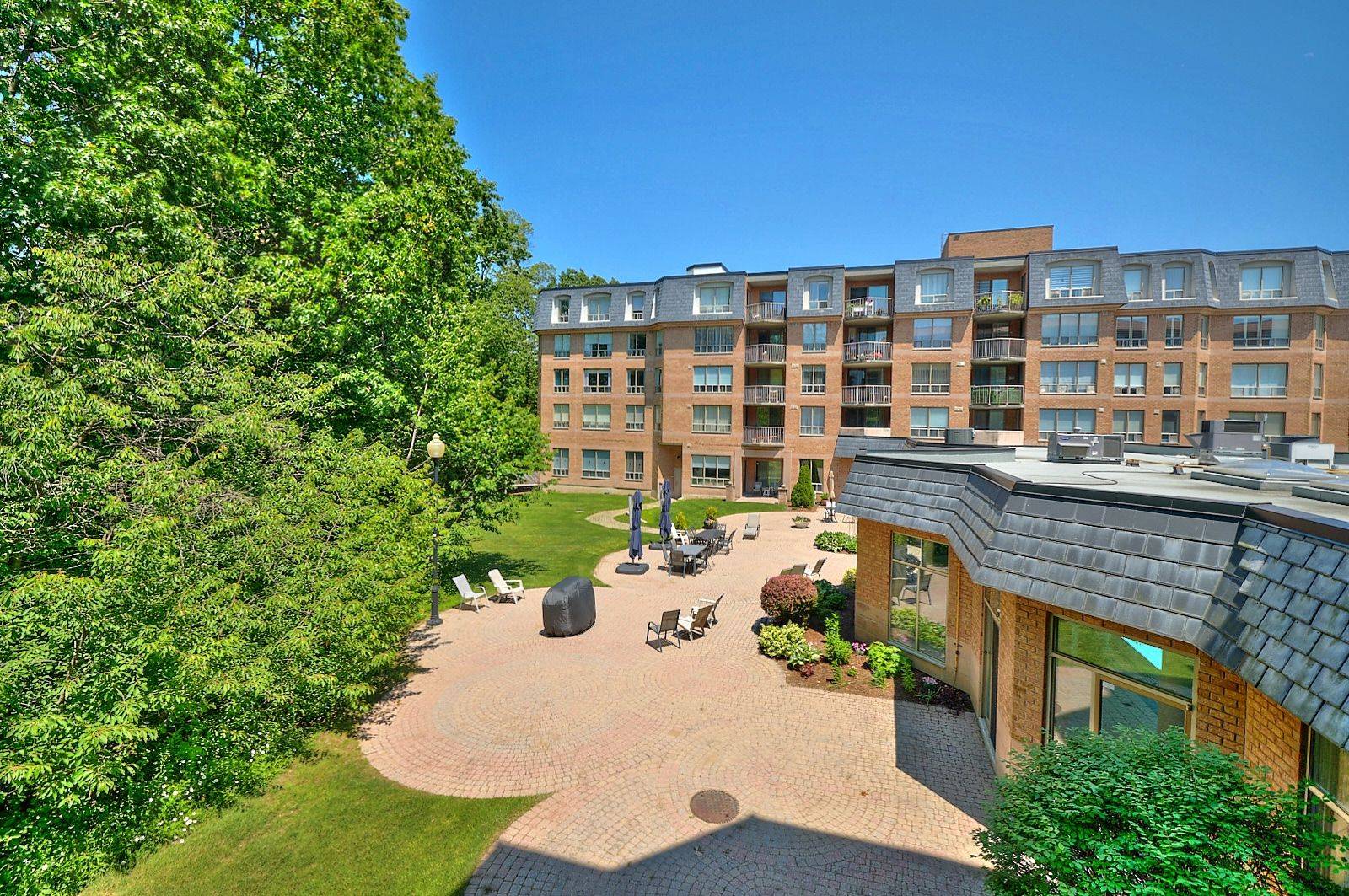 8111 Forest Glen DR #317, Niagara Falls, ON L2H 2Y7