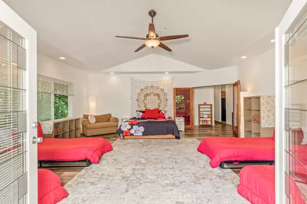 Honomu, HI 96728,28-238 AKAKA FALLS RD