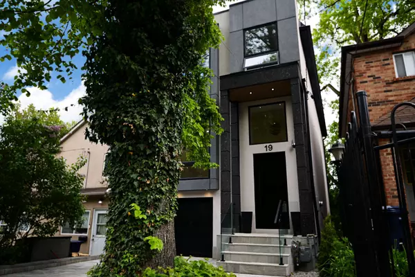 Toronto E01, ON M4L 2H6,19 Ivy AVE