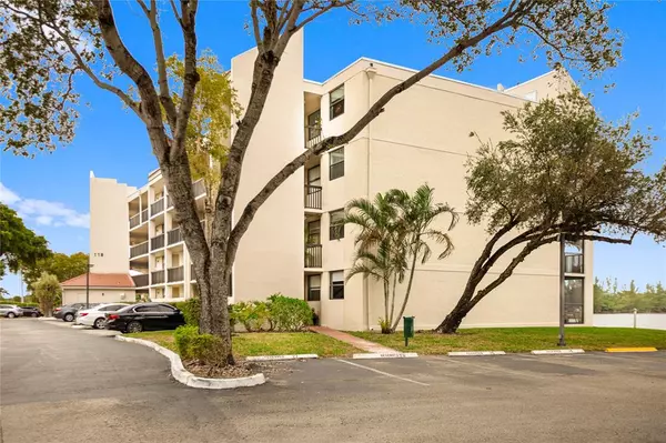 118 Lake Emerald Dr #110, Oakland Park, FL 33319